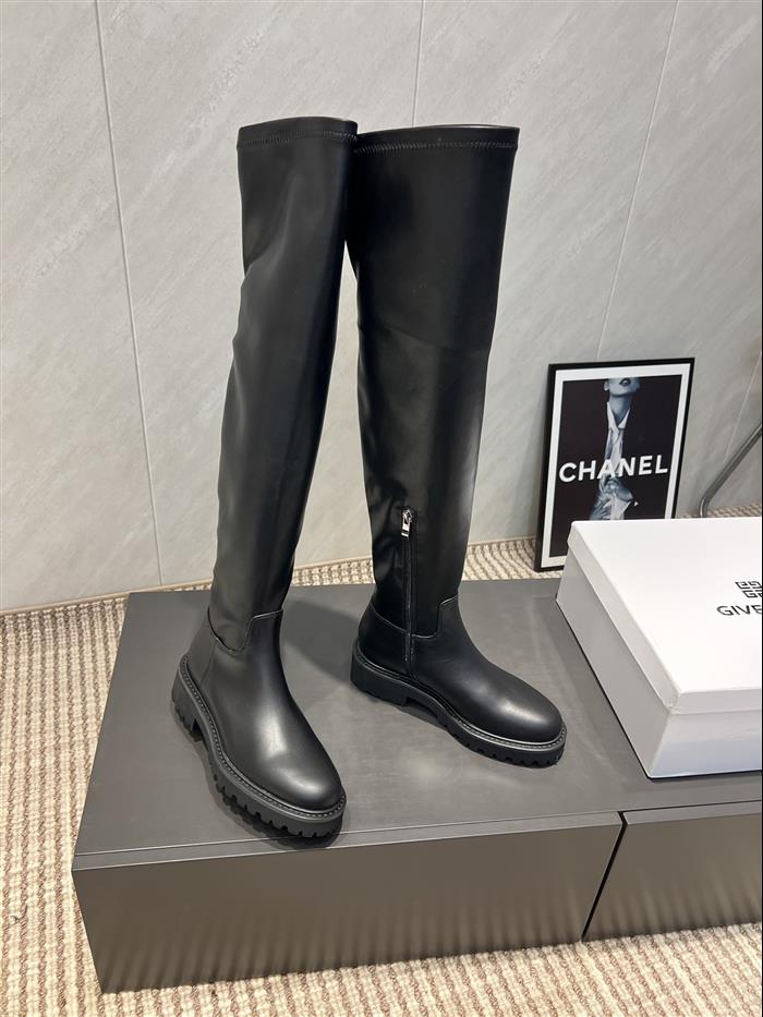 20251128174451878 370